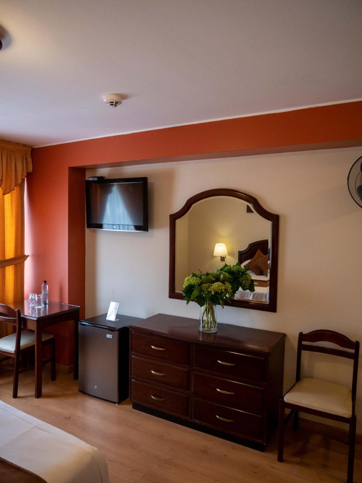 לימה Hotel Britania San Borja מראה חיצוני תמונה